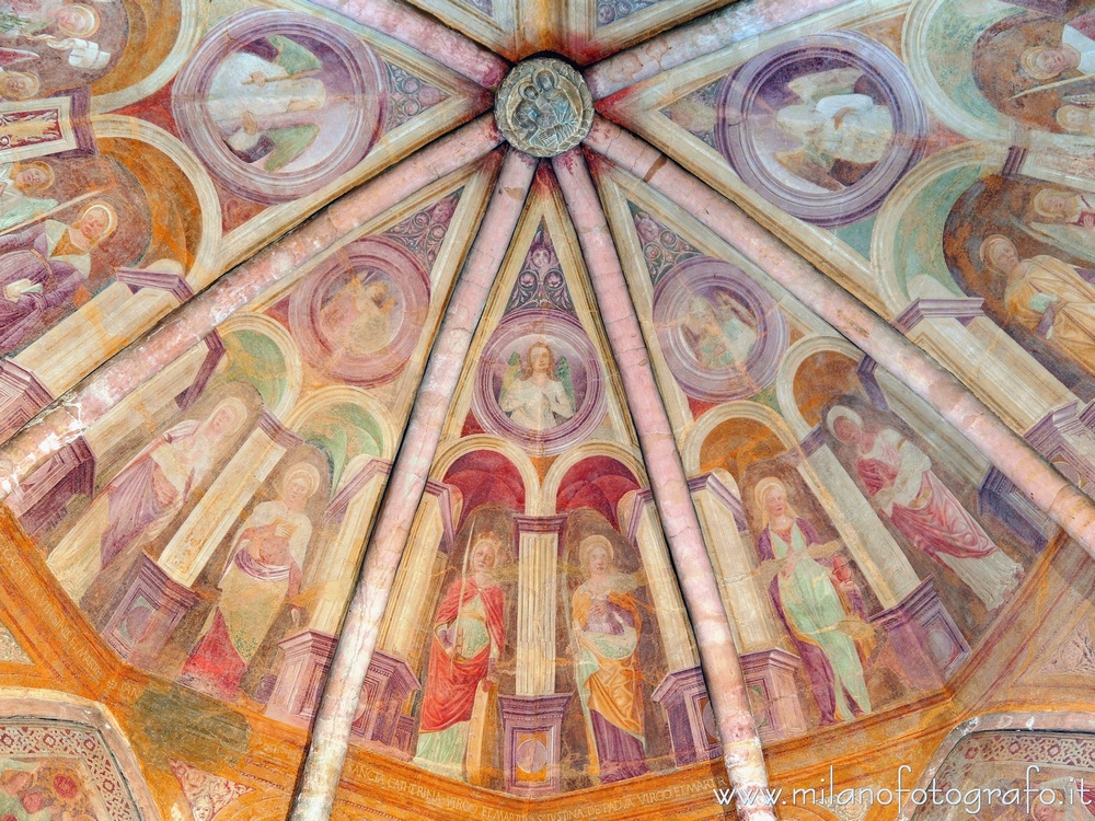 Milano - Affreschi sul soffitto della Cappella della Vergine